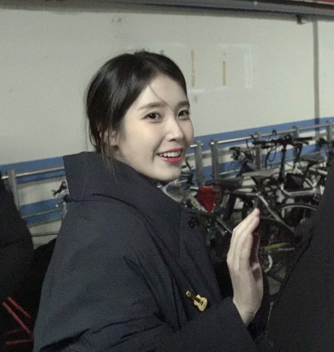 [잡담] 오늘자 아이유 | 인스티즈