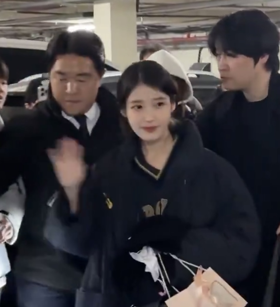 [잡담] 아니 아이유 가요무대 퇴근길 넘 예쁜데 | 인스티즈