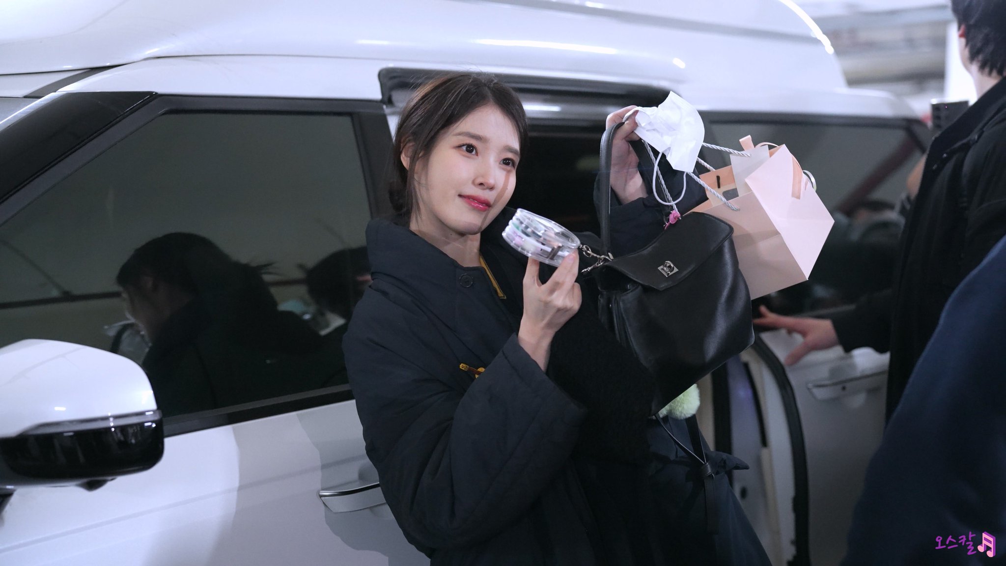 [잡담] 오늘자 아이유 | 인스티즈
