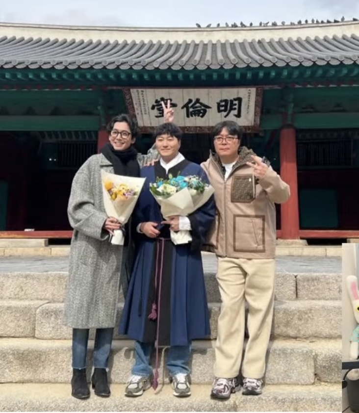 [잡담] 아 대박 김대명 대학 졸업식에 정경호랑 신원호감독 갔대 | 인스티즈