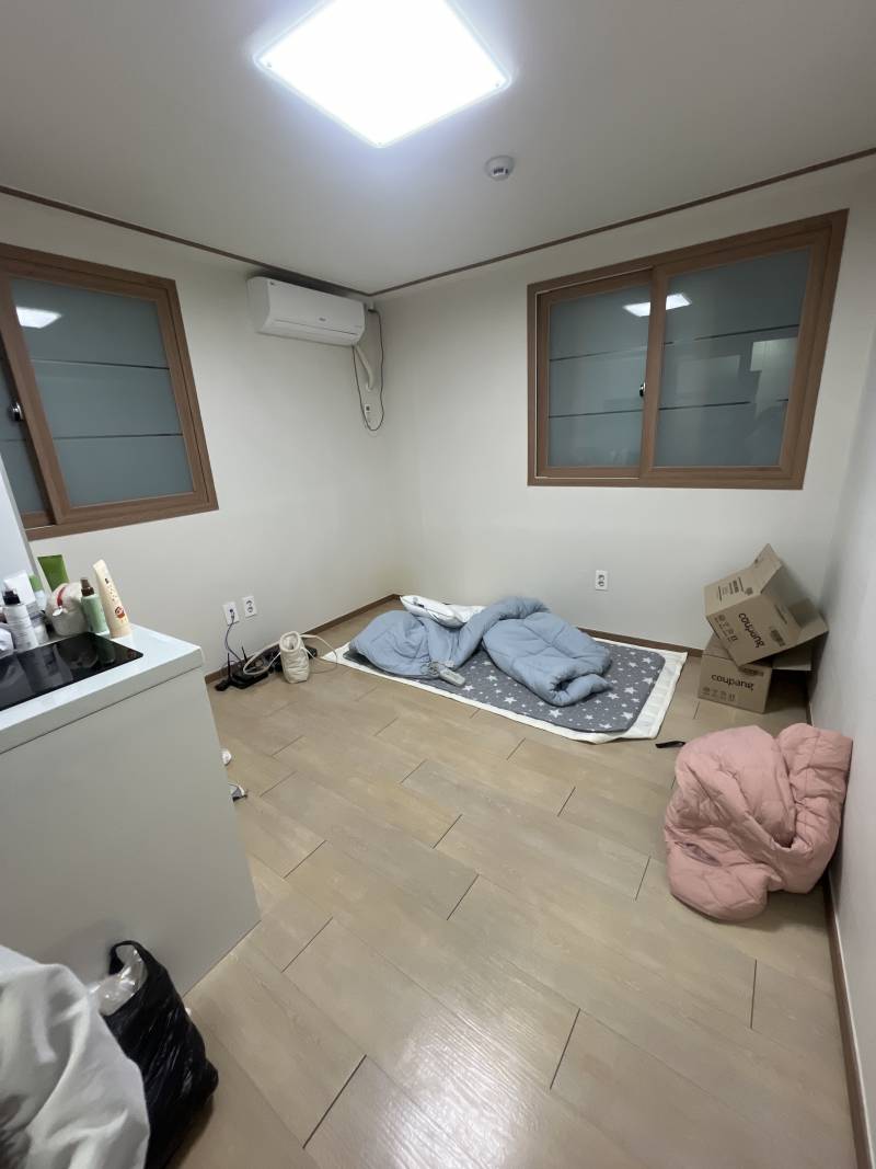 [잡담] 원룸 가구배치 좀 도와줄 사럼 ㅠ 인테리어 잘하는 익 있니 젭알 | 인스티즈