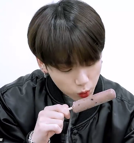 [잡담] 정국이는 비비빅이 입술에 붙은 적이 있다 | 인스티즈