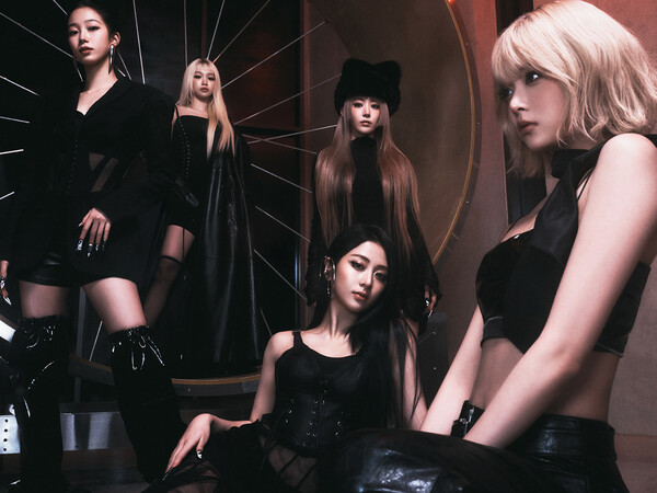 [정보/소식] 르세라핌, 화이트-블랙 모두 완벽 소화...'HOT' 네번째 콘셉트 | 인스티즈