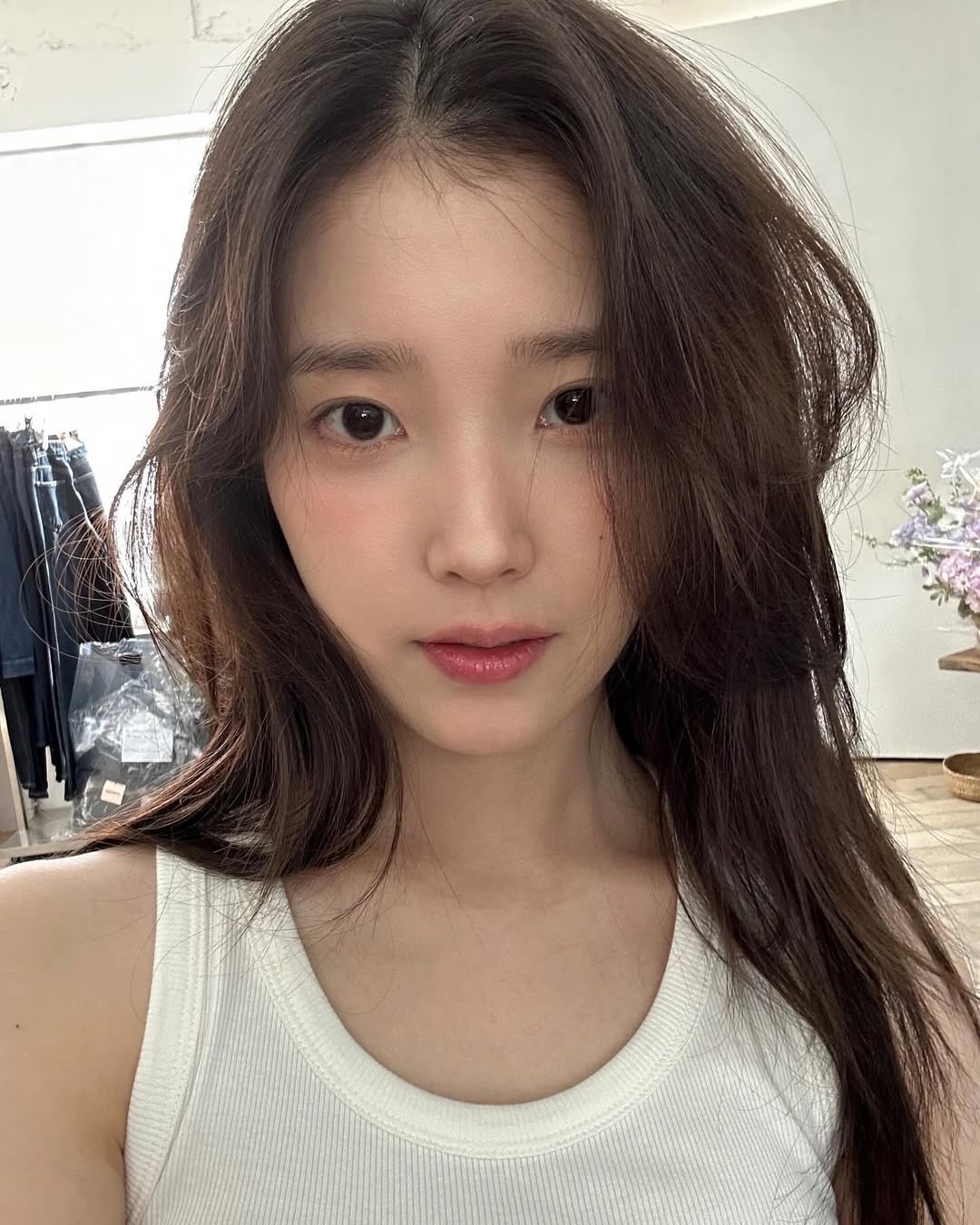 [잡담] 아이유 특유의 이 맑고 투명한 얼굴이 너무 좋음 | 인스티즈