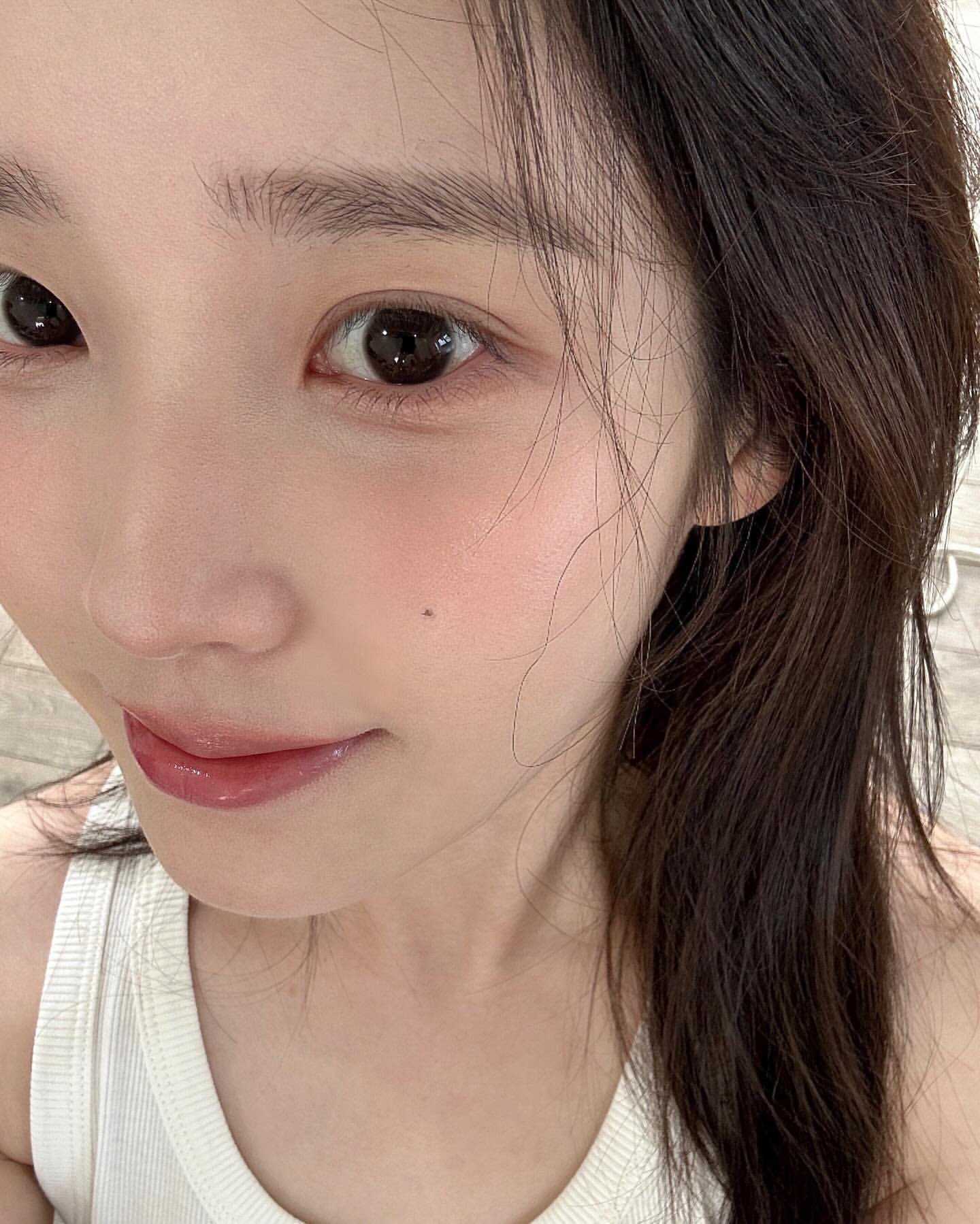 [잡담] 아이유 특유의 이 맑고 투명한 얼굴이 너무 좋음 | 인스티즈