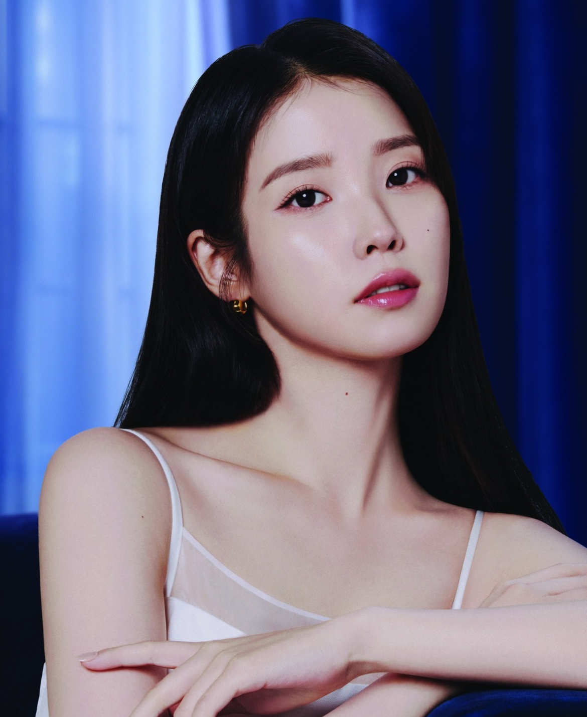 [잡담] 아이유 에스티로더 새 사진 떴다 | 인스티즈
