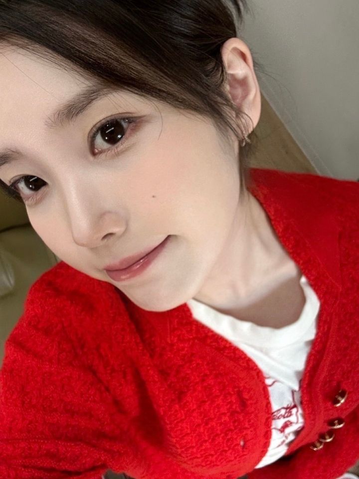 [잡담] 아이유 이 사진 핑계고때 찍은거 같은데 | 인스티즈