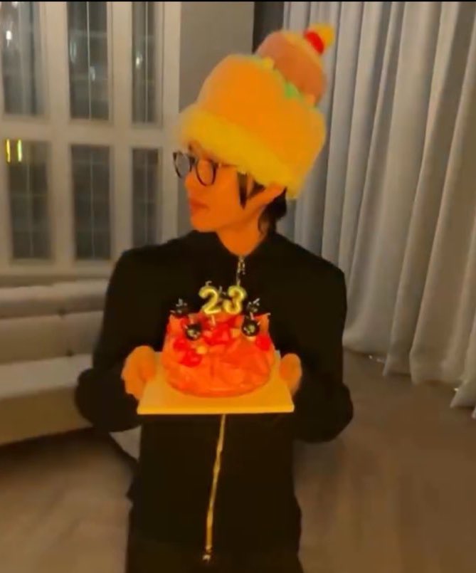 [잡담] 원빈이 생일모자한테 잡아먹혔는데 | 인스티즈