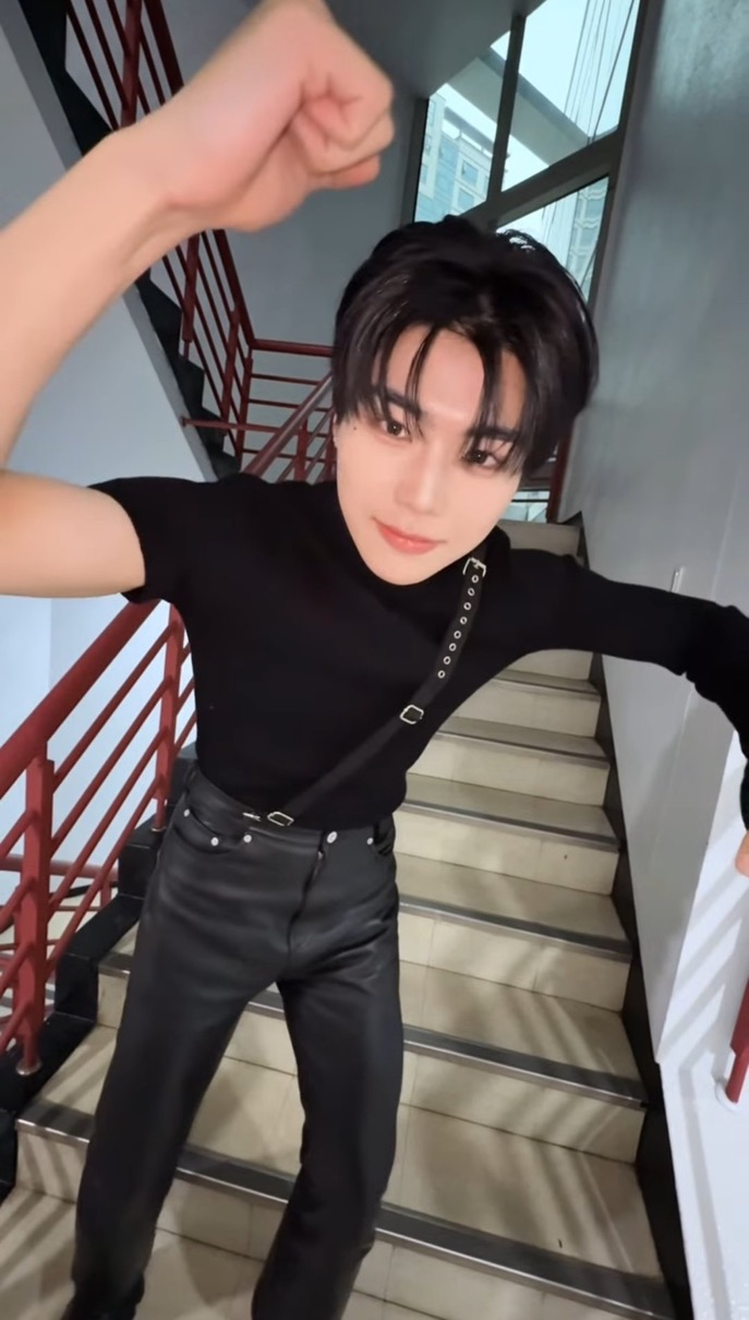[잡담] 박건욱 피지컬 진짜 개쩌는데 왜 귀엽지 | 인스티즈