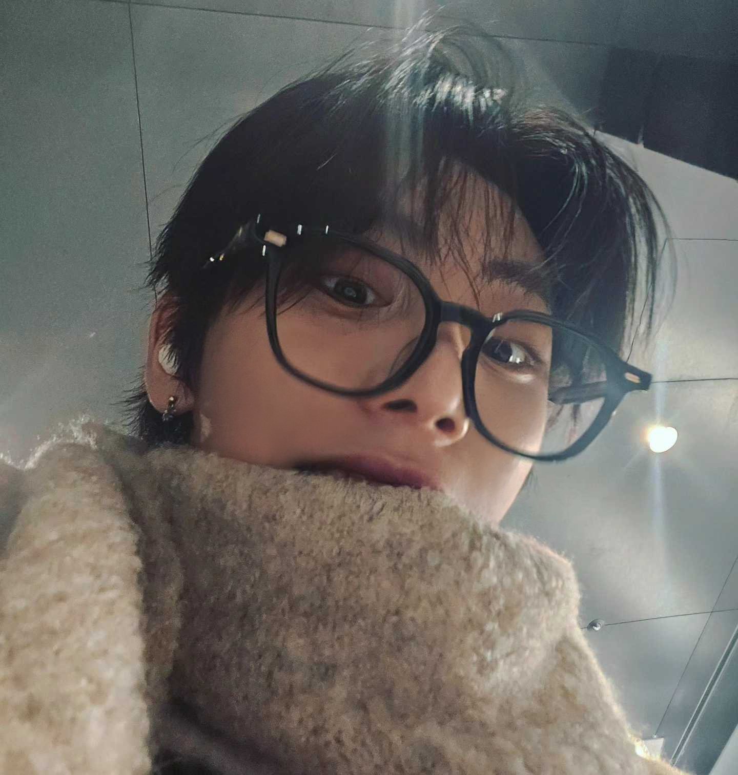 [잡담] 보넥도 태산 안경이 진짜 잘어울림,,, | 인스티즈