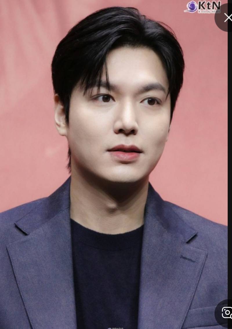 [잡담] 여자들이보기엔 이런얼굴에 머리 브라운 vs 검정 뭐가 더 나아보여?? | 인스티즈