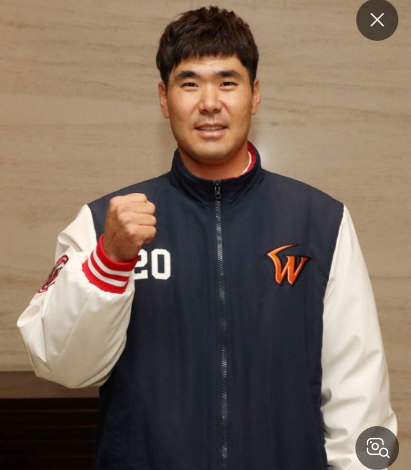 [잡담] 여자들이보기엔 이런얼굴에 머리 브라운 vs 검정 뭐가 더 나아보여?? | 인스티즈