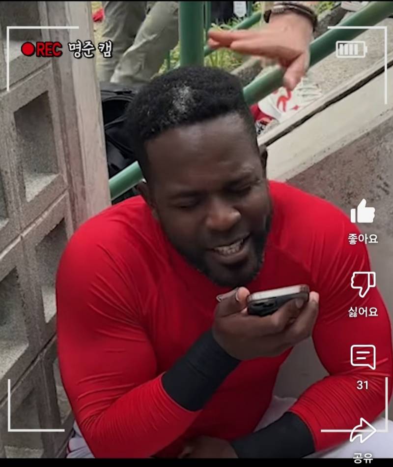 [잡담] ㅋㅋㅋㅋㅇㄴ 에레디아 반딧불 직캠 뜬거 뒤에 이거 누구임 | 인스티즈