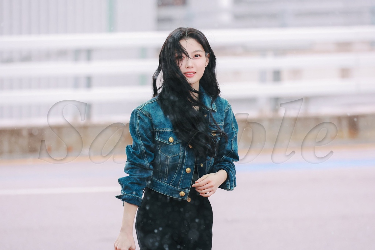 [잡담] 김유정 오늘 공항에서 그냥 서있는데 영화같음 | 인스티즈