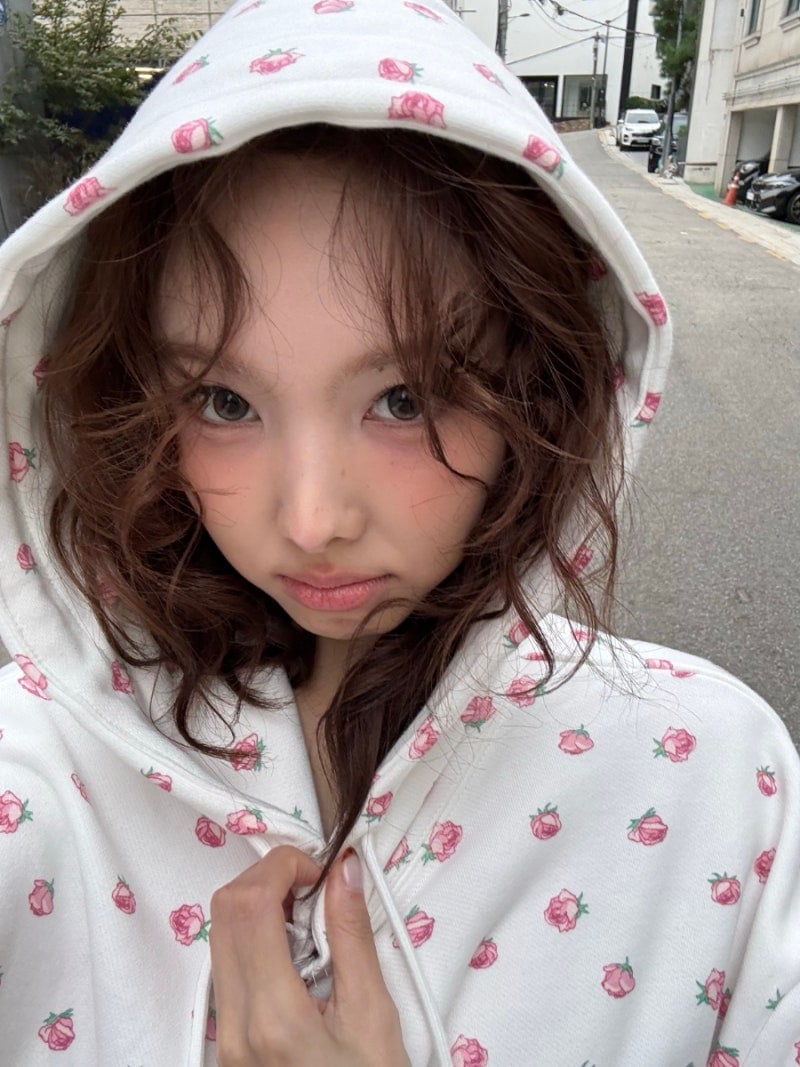 [잡담] 나연 셀카 잠금 화면 할 사진들 올려둘게📸 (진짜 많음 골라 잡숴) | 인스티즈