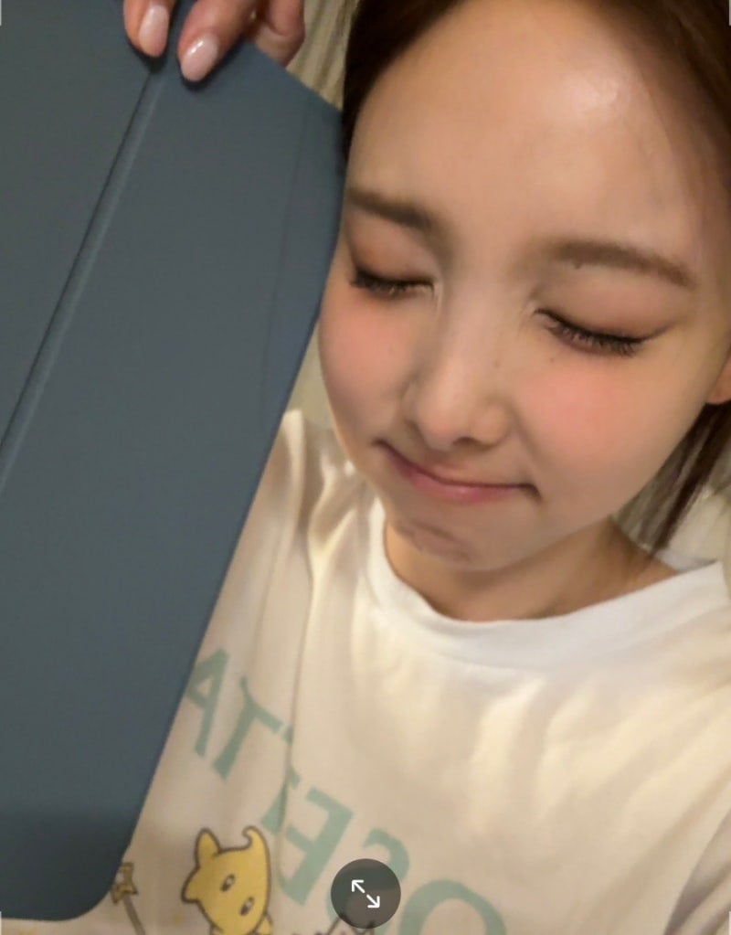 [잡담] 나연 셀카 잠금 화면 할 사진들 올려둘게📸 (진짜 많음 골라 잡숴) | 인스티즈