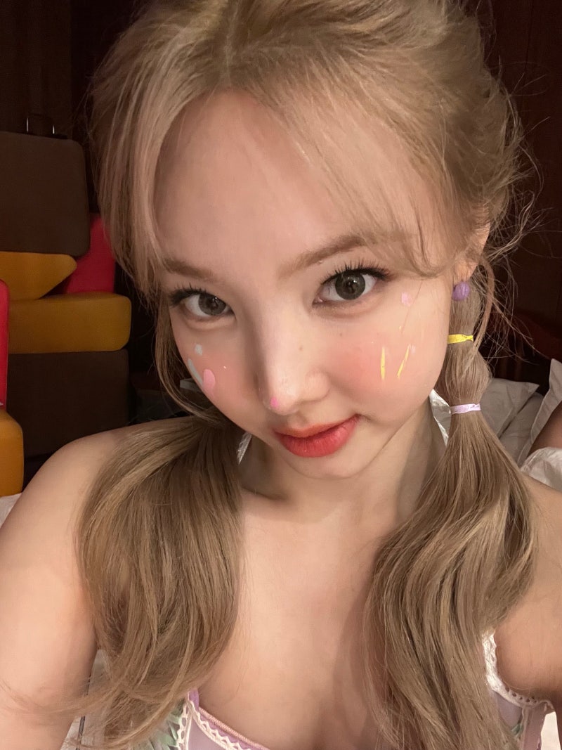 [잡담] 나연 셀카 잠금 화면 할 사진들 올려둘게📸 (진짜 많음 골라 잡숴) | 인스티즈
