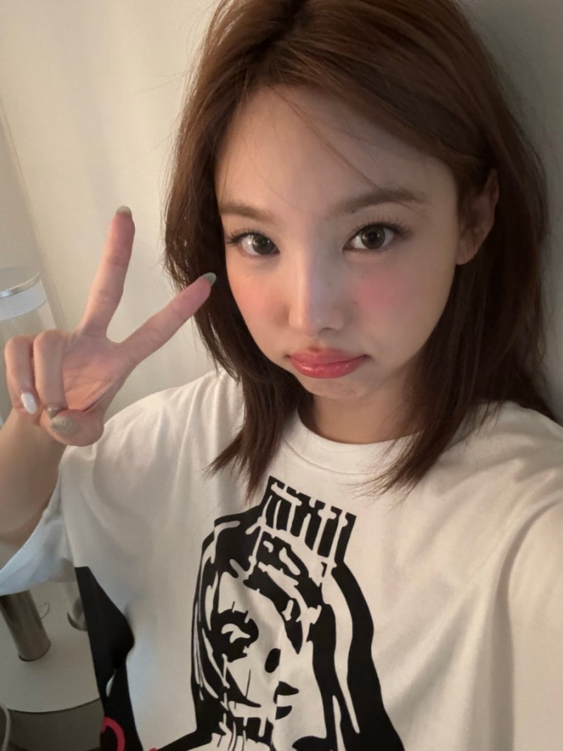 [잡담] 나연 셀카 잠금 화면 할 사진들 올려둘게📸 (진짜 많음 골라 잡숴) | 인스티즈