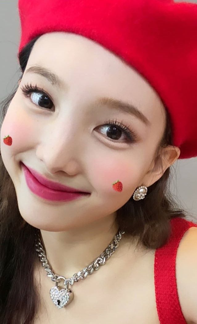 [잡담] 나연 셀카 잠금 화면 할 사진들 올려둘게📸 (진짜 많음 골라 잡숴) | 인스티즈