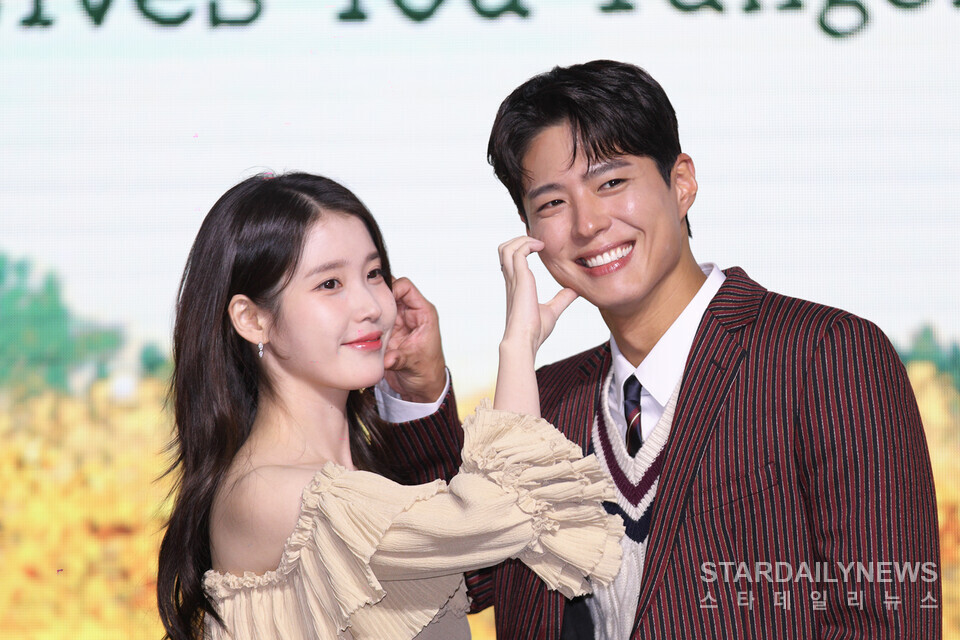 [잡담] 폭싹 아이유 x 박보검 제발회 투샷 모음 | 인스티즈