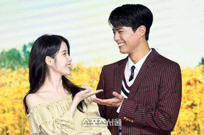 [잡담] 폭싹 아이유 x 박보검 제발회 투샷 모음 | 인스티즈