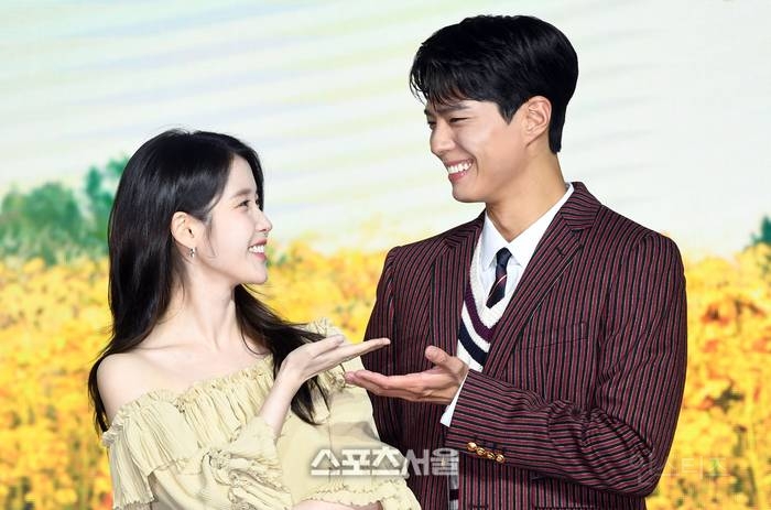 오늘자 케미 난리난 아이유x박보검 투샷 | 인스티즈