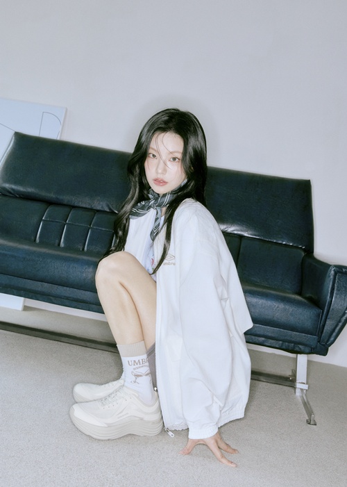 [잡담] ITZY 예지, 엄브로 25SS 슈즈 '키오' 캠페인 | 인스티즈