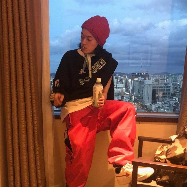 [잡담] 이 사람 얼굴이면 잘생긴거 맞지? (사진주의) | 인스티즈