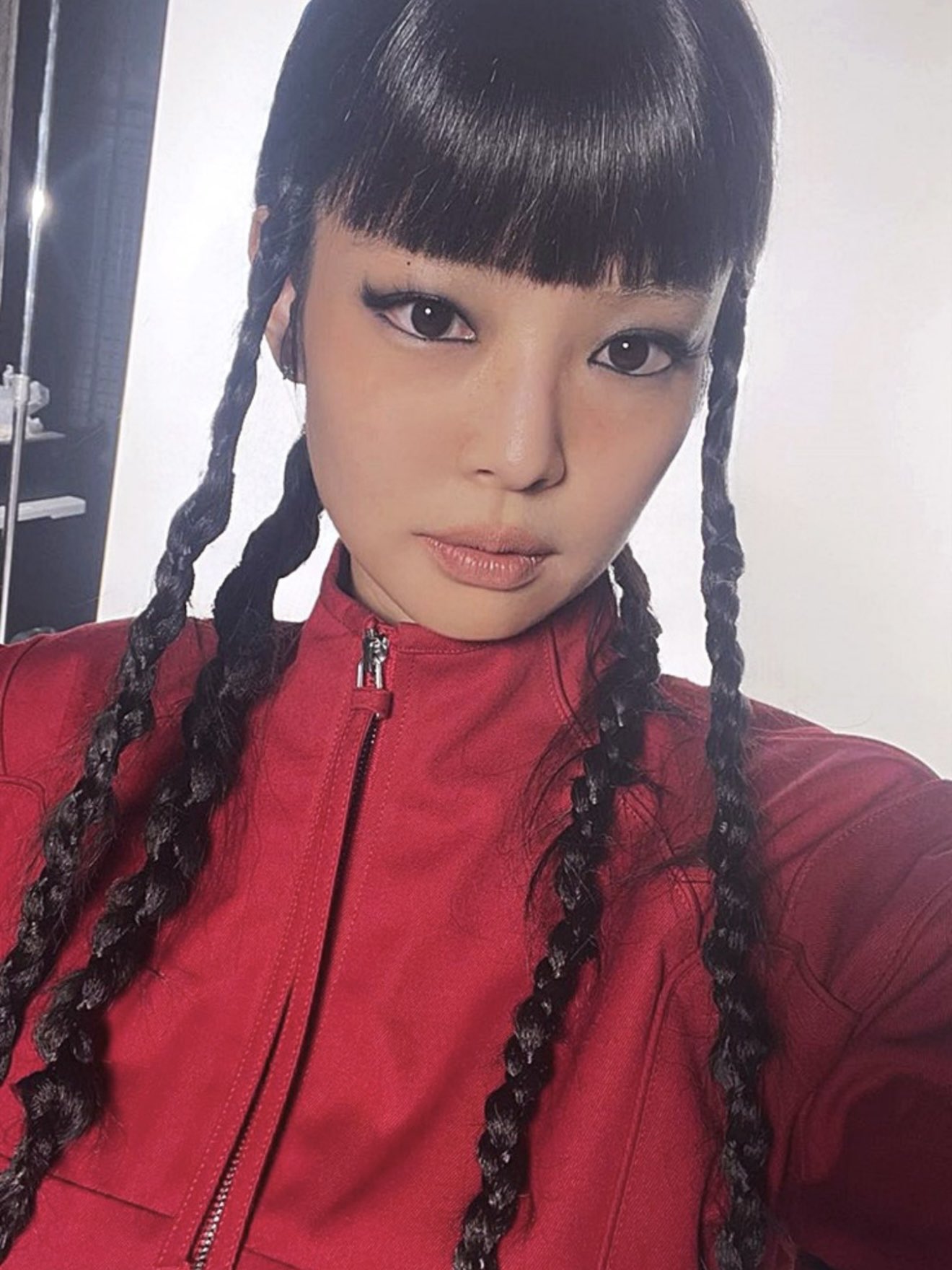 [잡담] 제니 우주복 사진 더 떴는데??? | 인스티즈