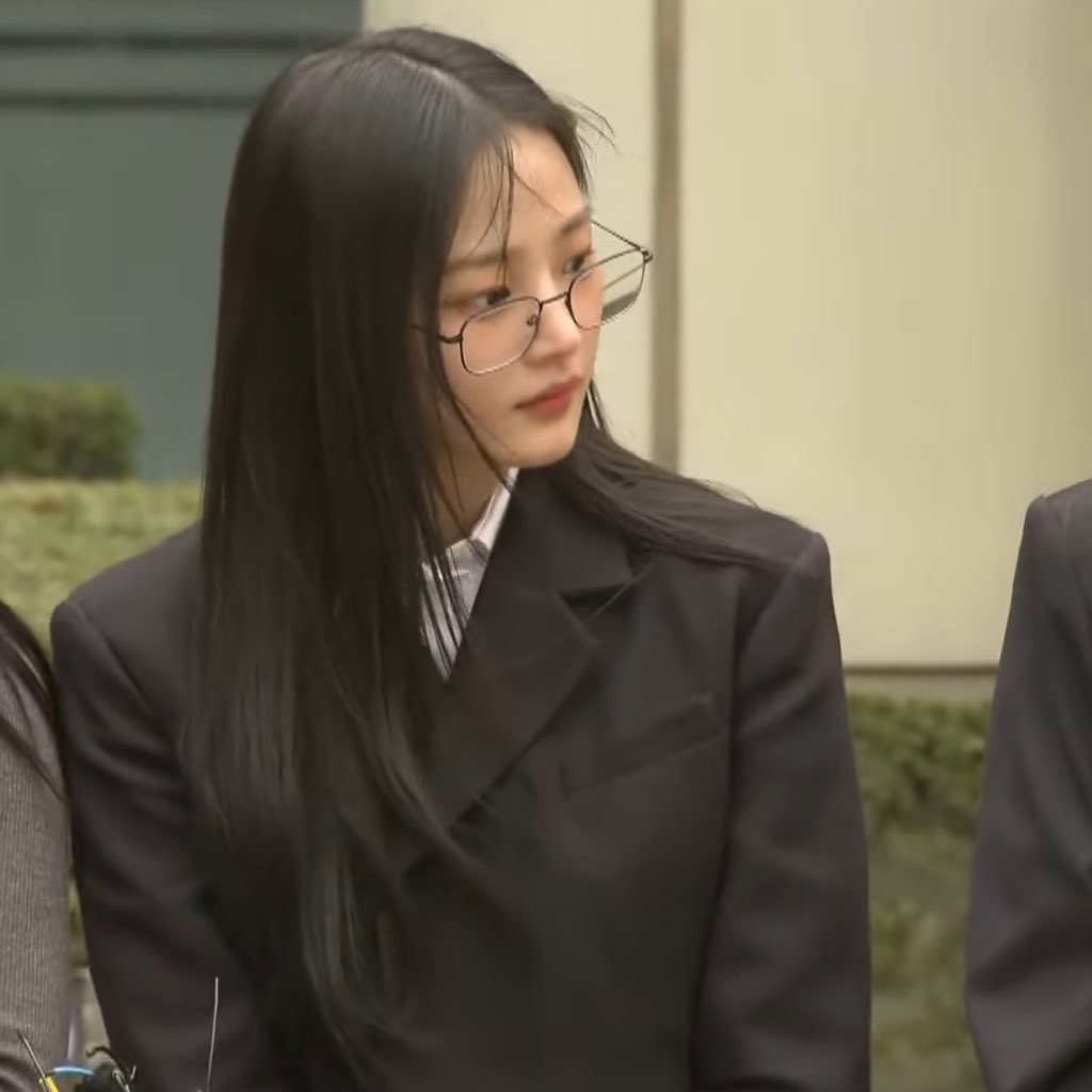 [잡담] 이상황에 참 죄송한데 지금 법정에 계실 얼굴이 아닌듯 | 인스티즈