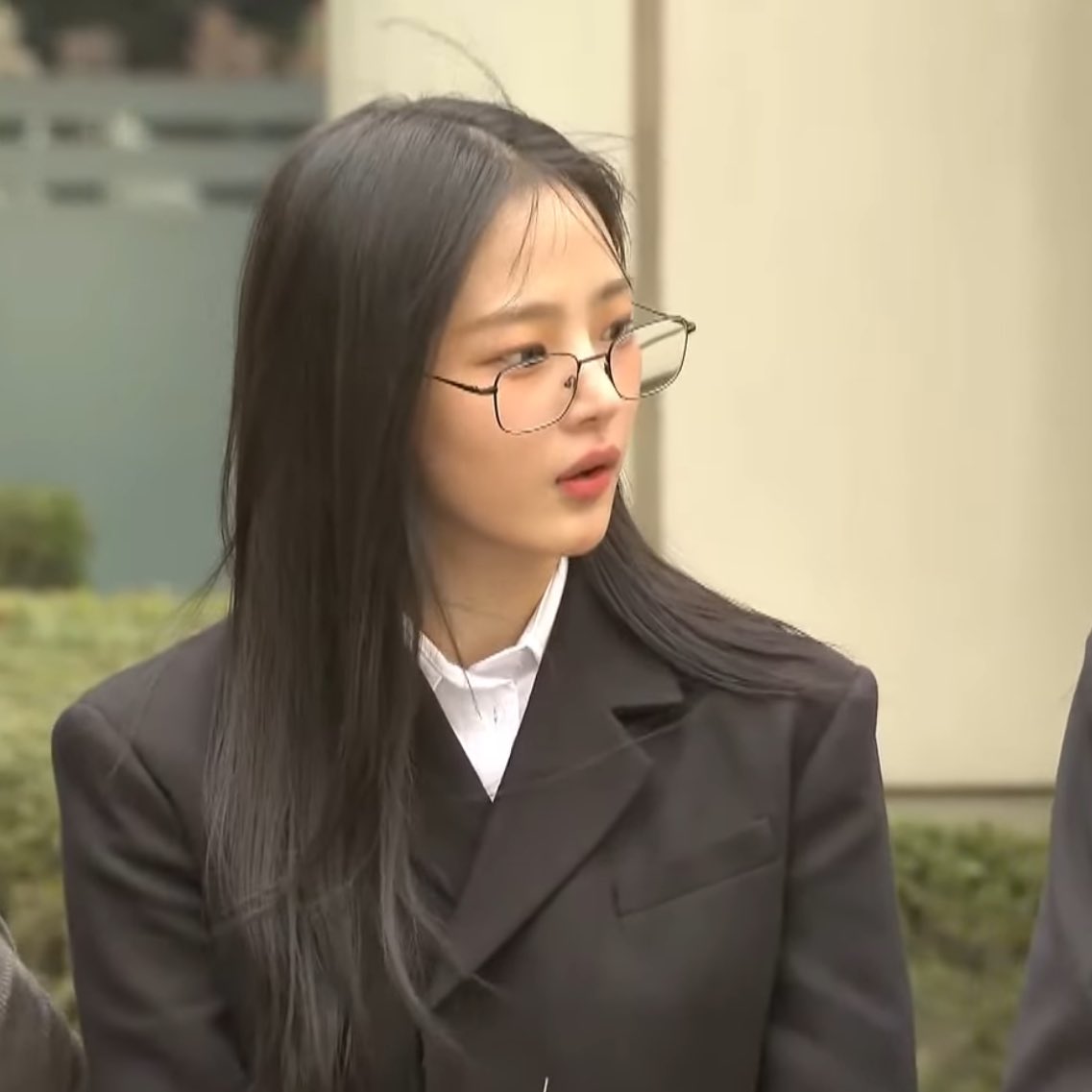 [잡담] 이상황에 참 죄송한데 지금 법정에 계실 얼굴이 아닌듯 | 인스티즈