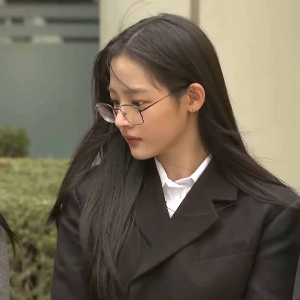 [잡담] 이상황에 참 죄송한데 지금 법정에 계실 얼굴이 아닌듯 | 인스티즈