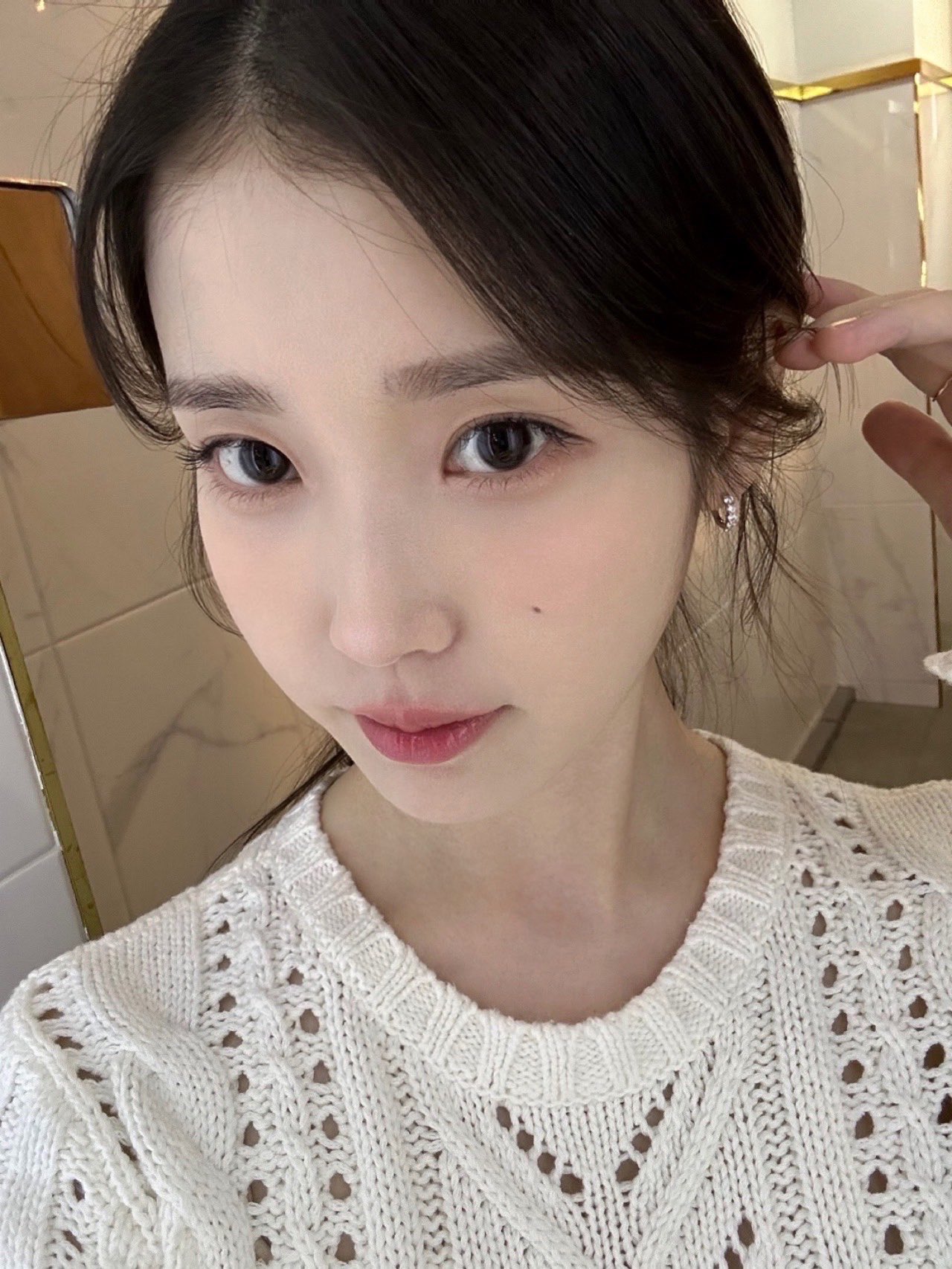 [잡담] 아이유도 새삼 얼굴 진짜 안질리게(?) 예쁜듯 | 인스티즈