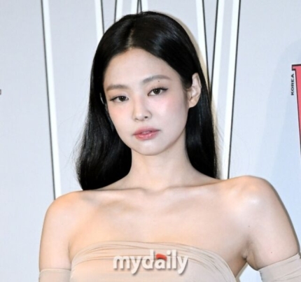 [잡담] 제니, 美 빌보드 선정 이달의 기대작 극찬…'레이디 가가·셀레나 고메즈'와 어깨 나란히 | 인스티즈