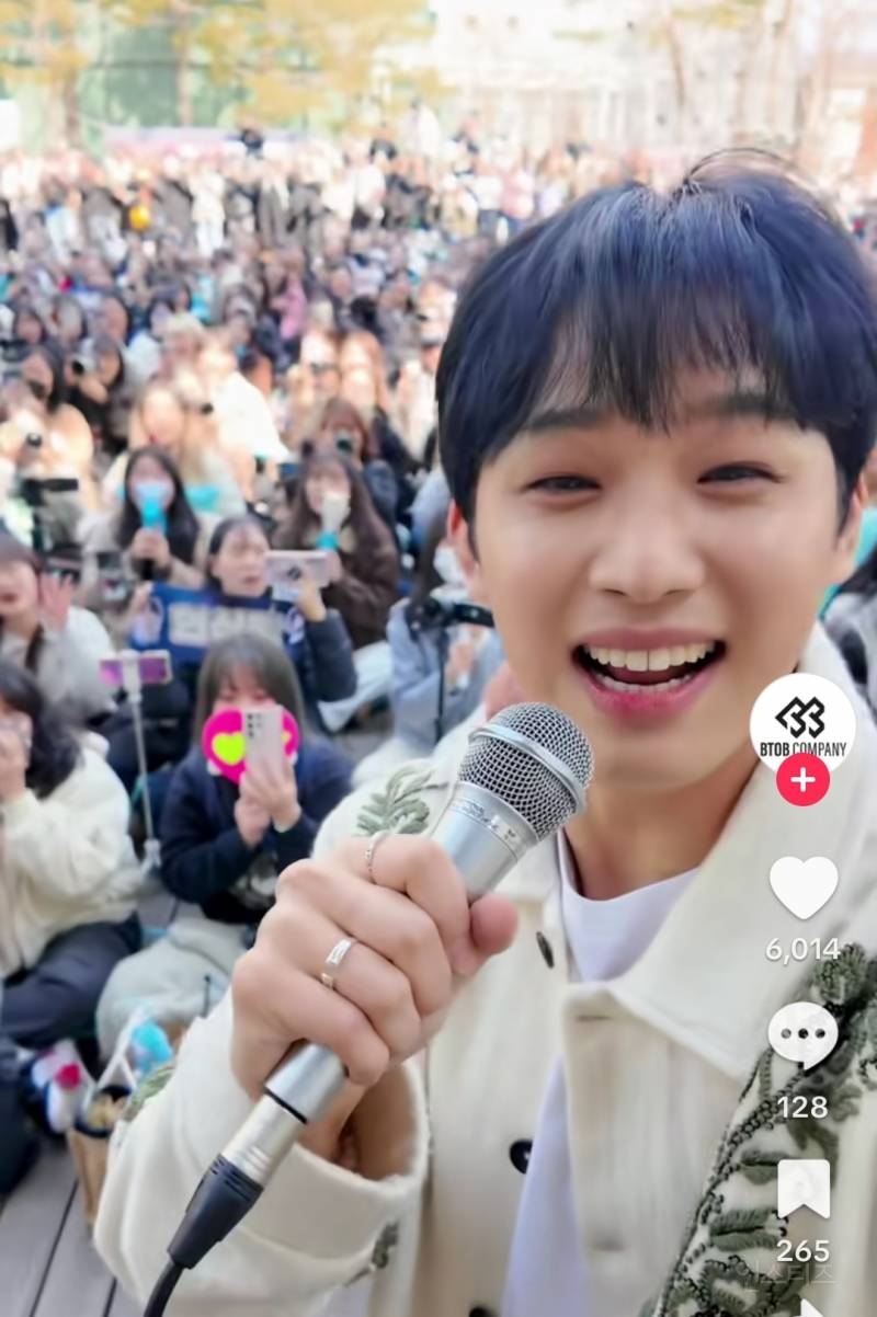 미니팬미팅때 팬들이랑 떼창하는 남돌.jpg | 인스티즈