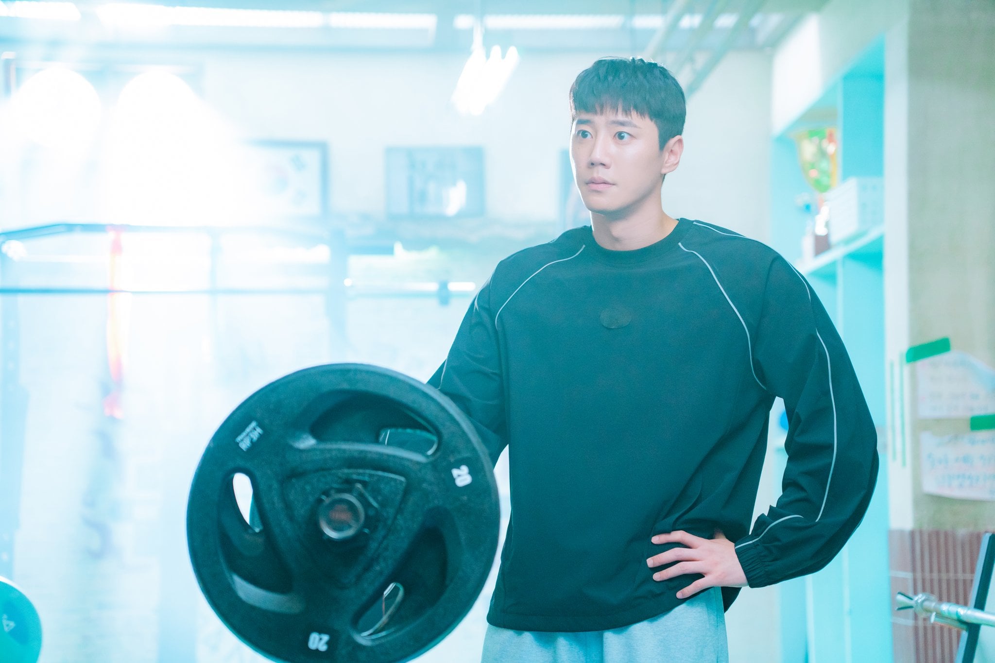 [잡담] 24시헬스클럽 스틸컷 보는데 이준영은 몸을 대체 얼마나 키운거야 | 인스티즈