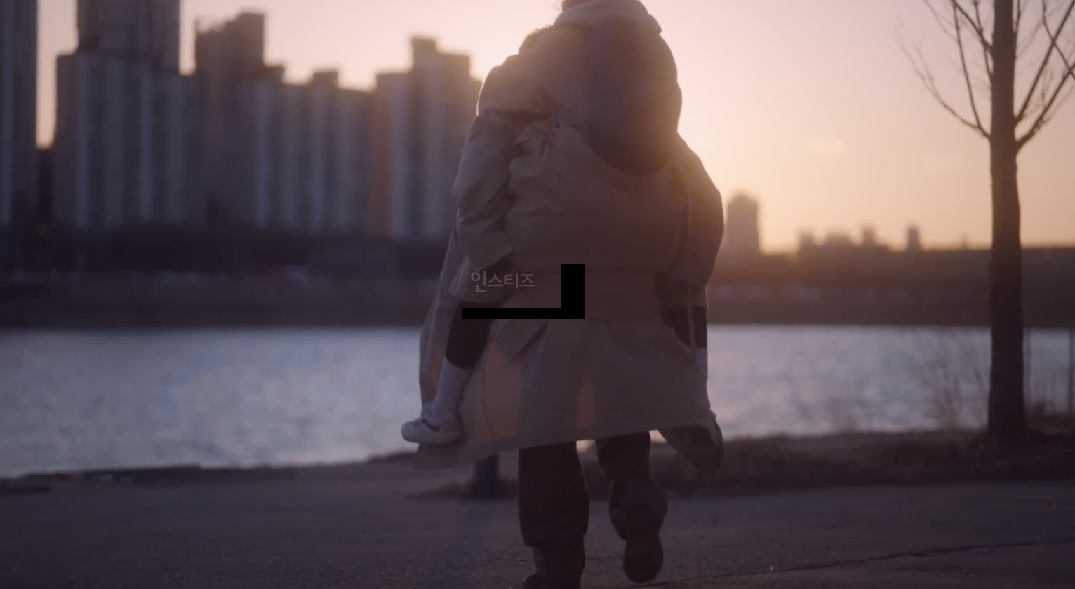 로멘틱한 분위기에서 개그로 끝난 뮤비 .jpgif | 인스티즈
