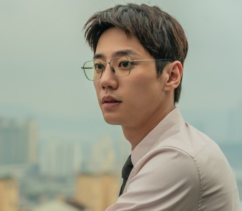 [잡담] 김선호 이준영 글 안경 때문에 더 말갈리는거 같아ㅋㅋㅋ 언급된 안경 쓴 배우 모아봄 | 인스티즈