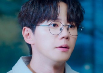 [잡담] 김선호 이준영 글 안경 때문에 더 말갈리는거 같아ㅋㅋㅋ 언급된 안경 쓴 배우 모아봄 | 인스티즈