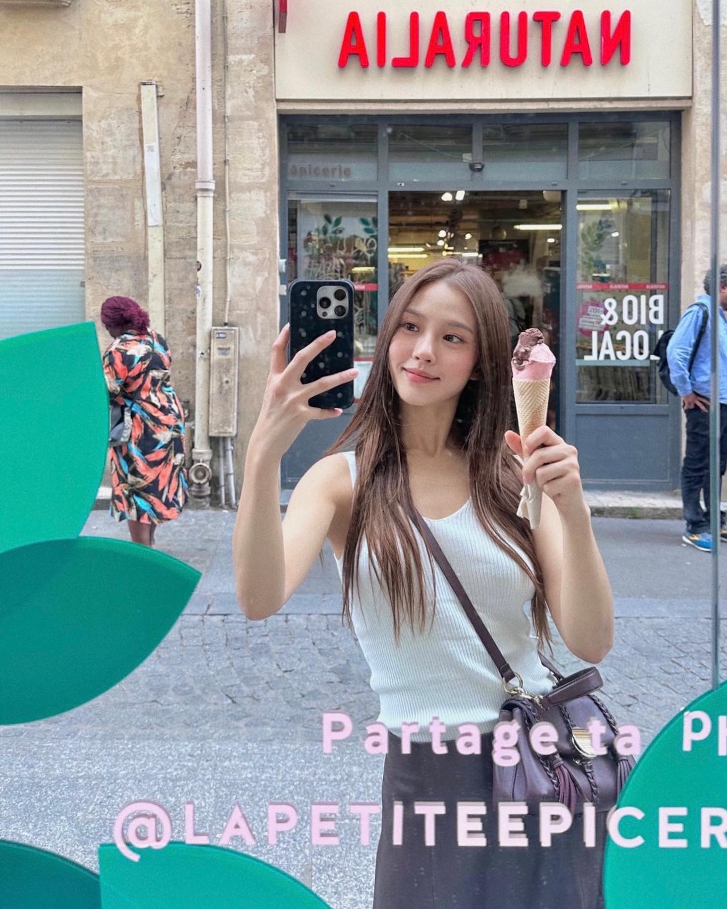 [잡담] 고민시 파리만 갓다하면 예쁘네.. | 인스티즈