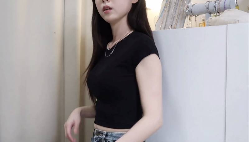 [잡담] 팔뚝살 좀 있는거지? | 인스티즈