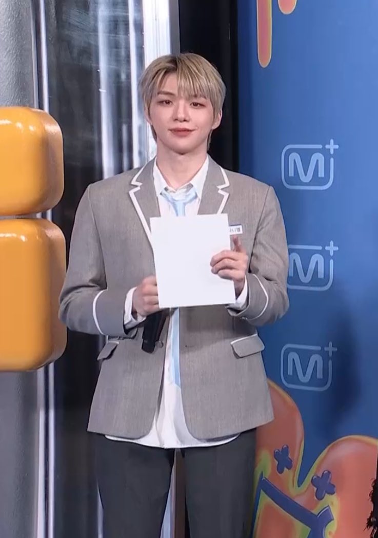 [잡담] 2025년에 컨버스 신고 교복입은 강다니엘 봤음 | 인스티즈