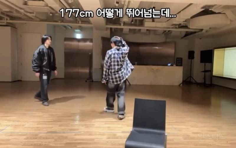 사람 그냥 뛰어 넘는 전 배구선수 점프력.gif | 인스티즈