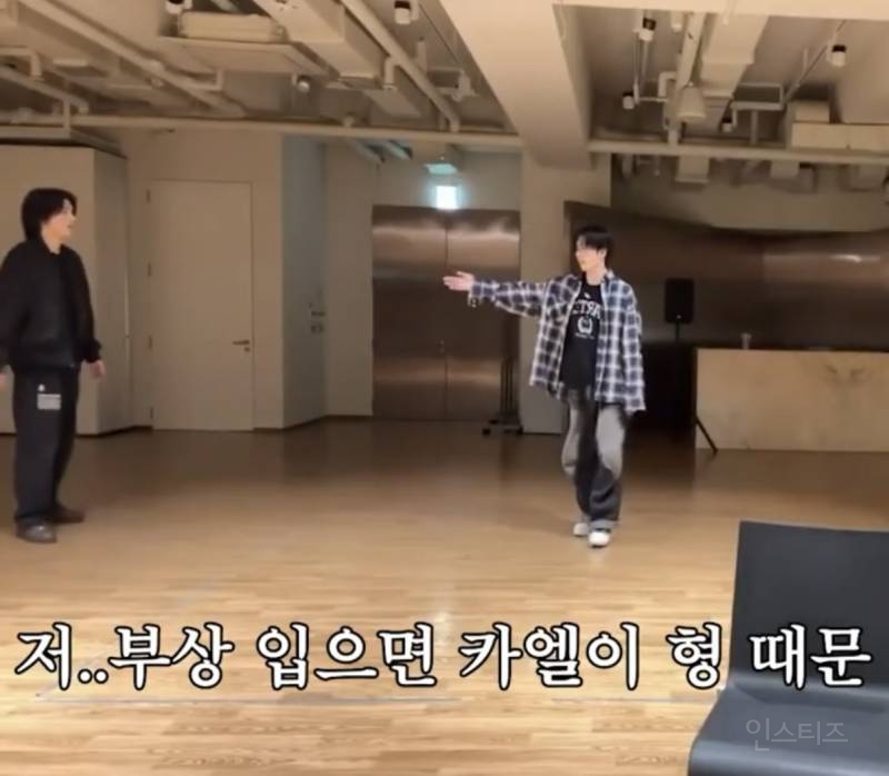 사람 그냥 뛰어 넘는 전 배구선수 점프력.gif | 인스티즈
