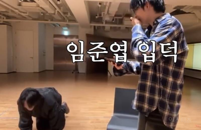 사람 그냥 뛰어 넘는 전 배구선수 점프력.gif | 인스티즈