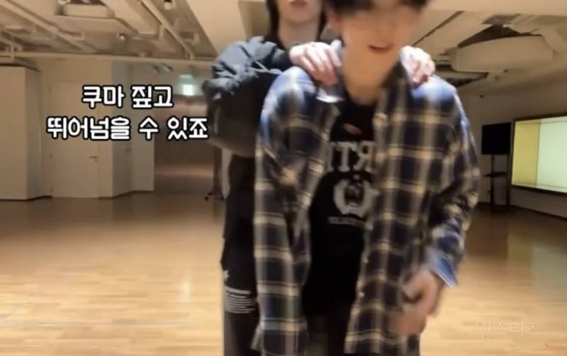 사람 그냥 뛰어 넘는 전 배구선수 점프력.gif | 인스티즈