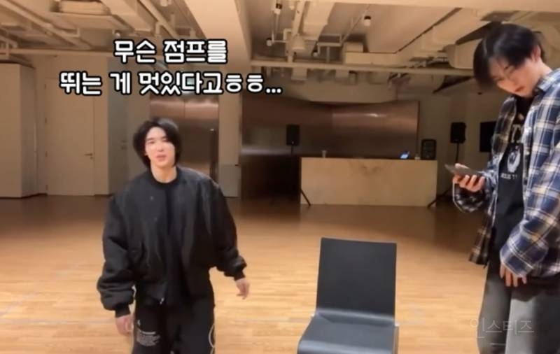 사람 그냥 뛰어 넘는 전 배구선수 점프력.gif | 인스티즈