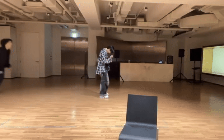 사람 그냥 뛰어 넘는 전 배구선수 점프력.gif | 인스티즈