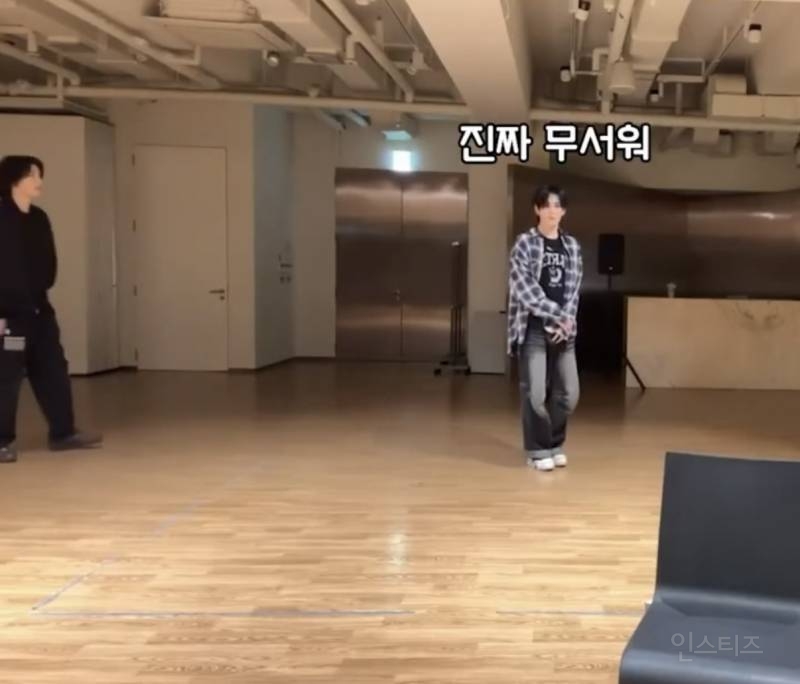 사람 그냥 뛰어 넘는 전 배구선수 점프력.gif | 인스티즈