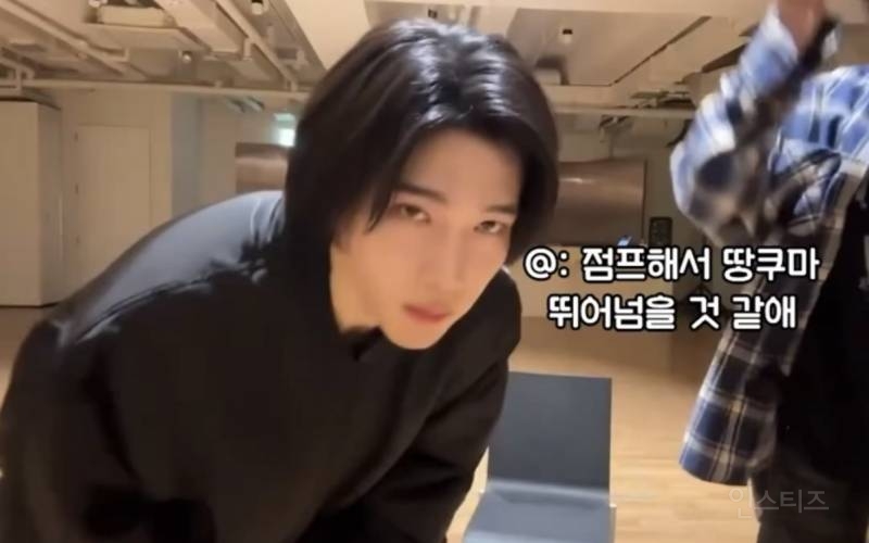사람 그냥 뛰어 넘는 전 배구선수 점프력.gif | 인스티즈